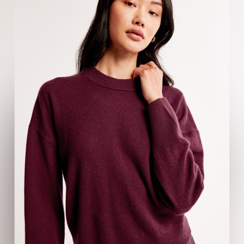 T Thari Women’s Burgundy Crewneck Sweater - Size S/P